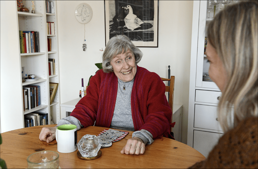 Pianisten Liv Glaser i samtale med forfatteren Marion Hestholm. Foto Bodoni Forlag